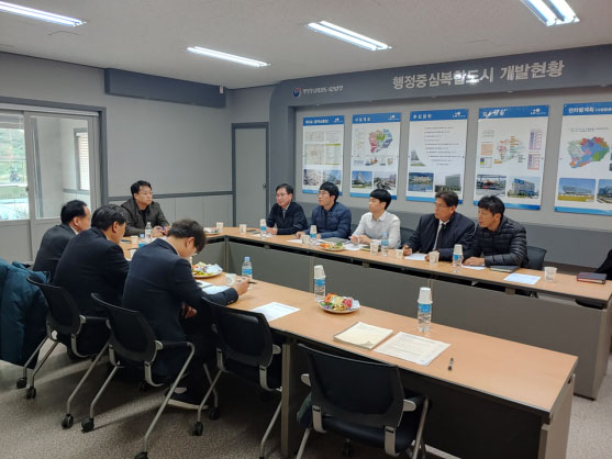 고성진 공공시설건축과장이 해밀리(6-4생활권) ‘건설 공공협의체’ 4차 회의를 주재하고 있다./제공=행정중심복합도시건설청