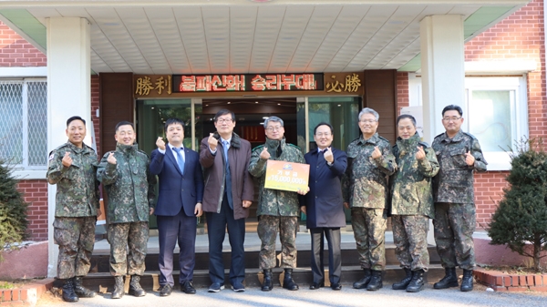 사진 우측에서 4번째 최상근 대한건설협회 기획본부장, 좌측에서 4번째 김관수 대한건설협회 회원본부장/제공=대한건설협회