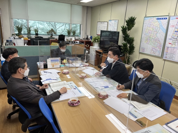 ▲19일 강남구청 안전교통국장실 방문/제공=대한전문건설협회 서울시회