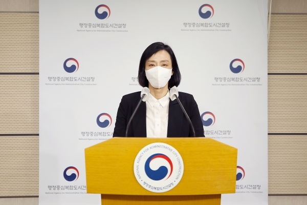 ▲이정희 공공건축추진단장이 2022년 국립박물관단지 건립 현황 및 계획에 대해 발표하고 있다./사진제공=행복청