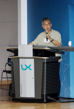 ▲정현채 서울대 의과대학 명예교수가 ‘죽음은 소멸인가, 옮겨감인가’를 주제로 인문학 강연을 하고 있다./제공=LX공사