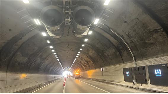 △고속도로 터널에 케이블프리 제트팬 설치 전경/제공=한국도로공사