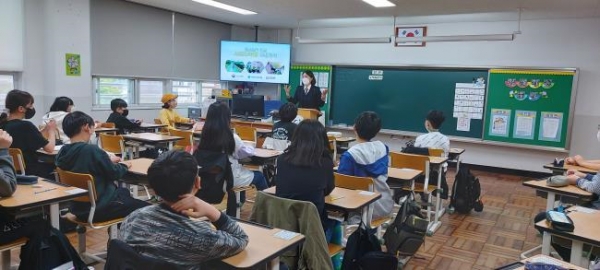 △초등학생 대상 학교안전교육 모습/사진제공=국토안전관리원