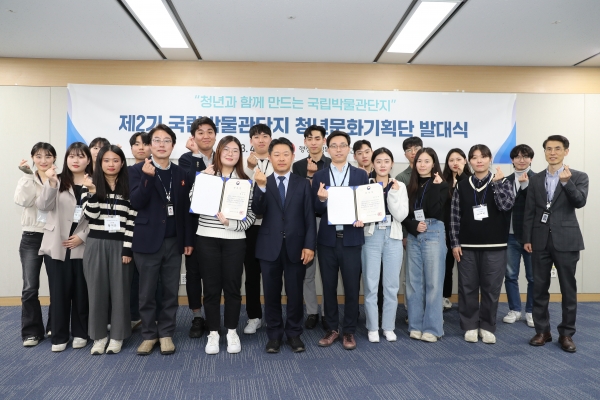 △사진 중앙 최임락 행복청 차장/사진제공=행복청