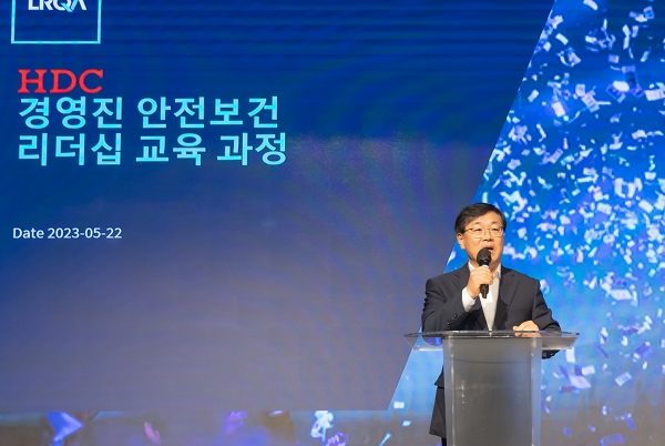 △HDC현대산업개발은 경영진과 본사 팀장급 임직원 60여명을 대상으로 안전보건 리더십 교육을 진행했다. 인사말을 하는 김회언 HDC현대산업개발 대표이사./제공=HDC현대산업개발