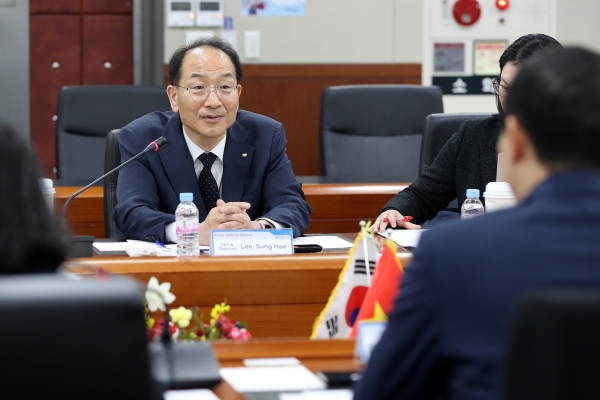 이성해 국가철도공단 이사장이 '한-베트남 고속철도 기술교류회'에서 인사말씀을 하고 있다./사진=국가철도공단