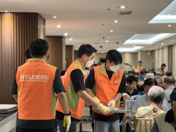 배식봉사 사진/제공= 현대건설
