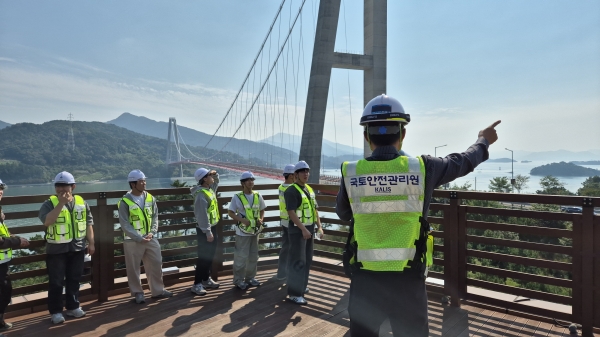 남강댐 진단 시연 중인 모습/사진=국토안전관리원