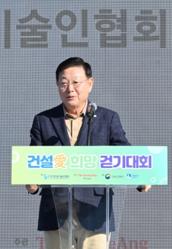 윤영구 회장이 인사말을 하고 있다./사진=한국건설기술인협회
