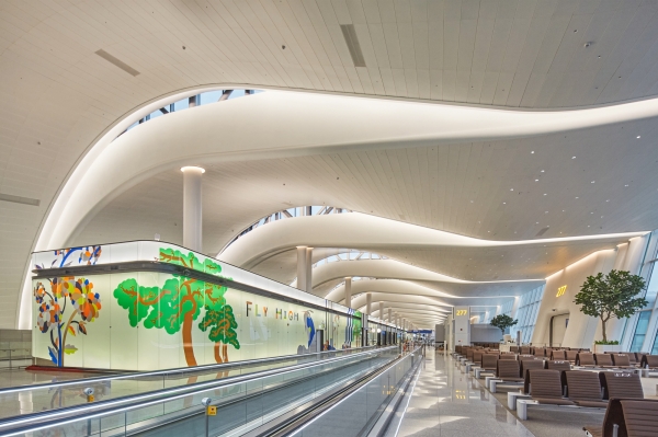 인천국제공항 제2여객터미널 탑승게이트 주변/사진=㈜한화 건설부문