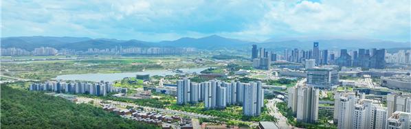 원수산에서 본 행복도시 전경 변화 後/제공=행복청
